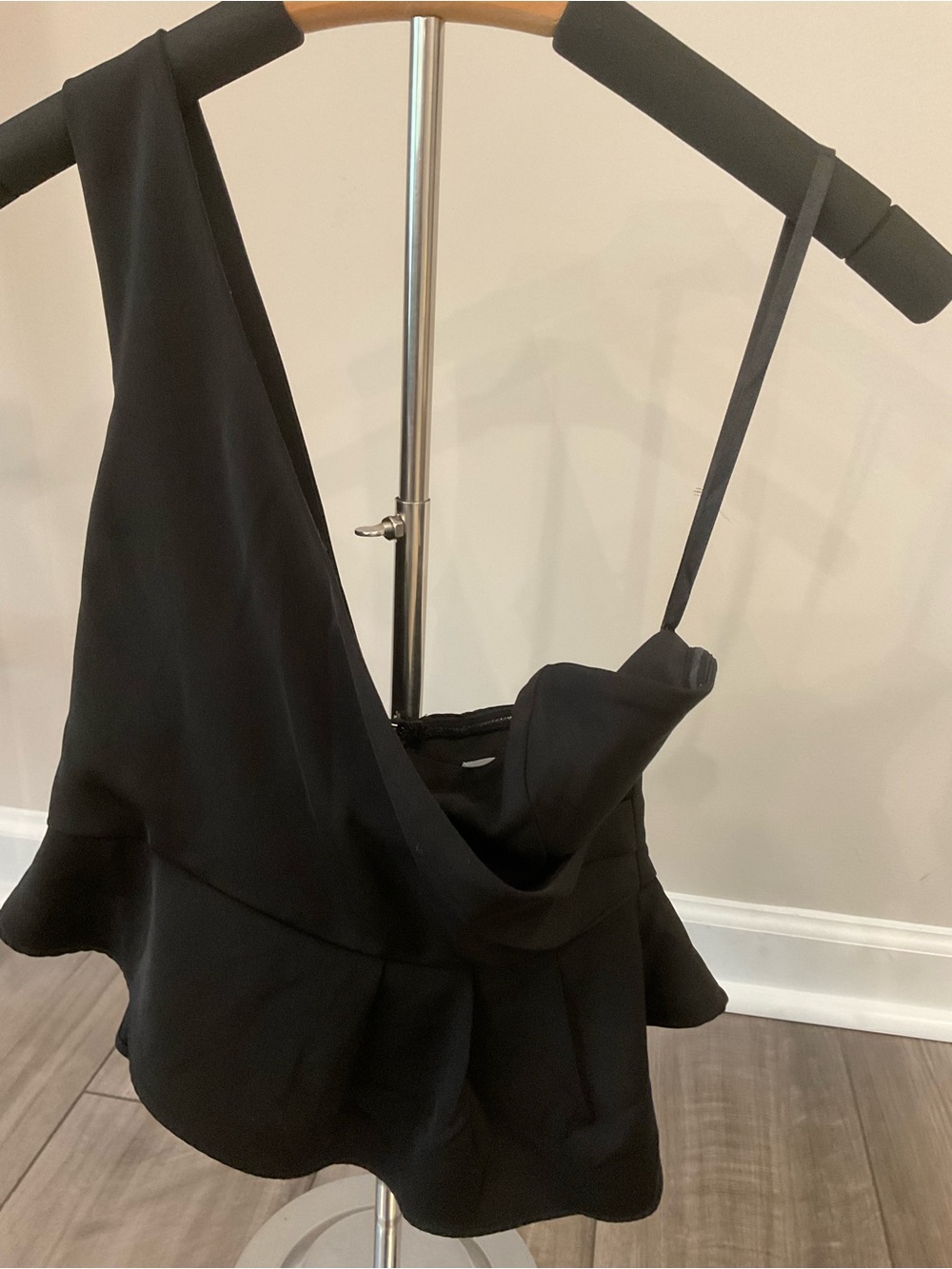 superdown Black One-Shoulder Peplum Camisole - Picture 4 of 7